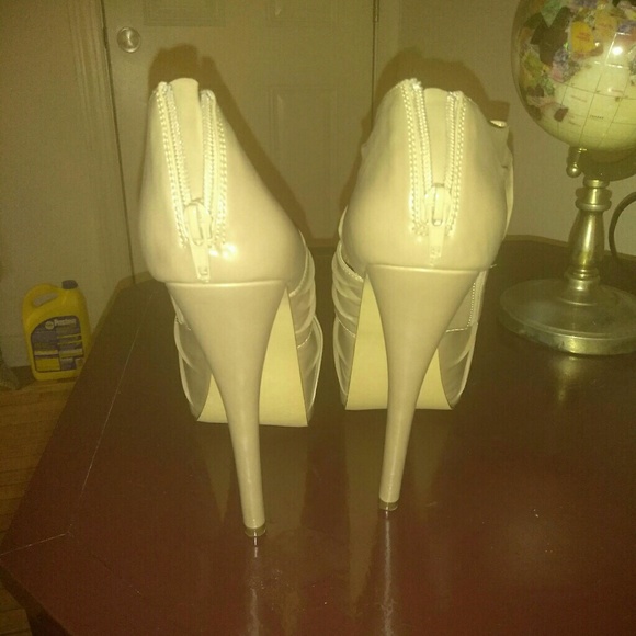 Pumps - Picture 2 of 3